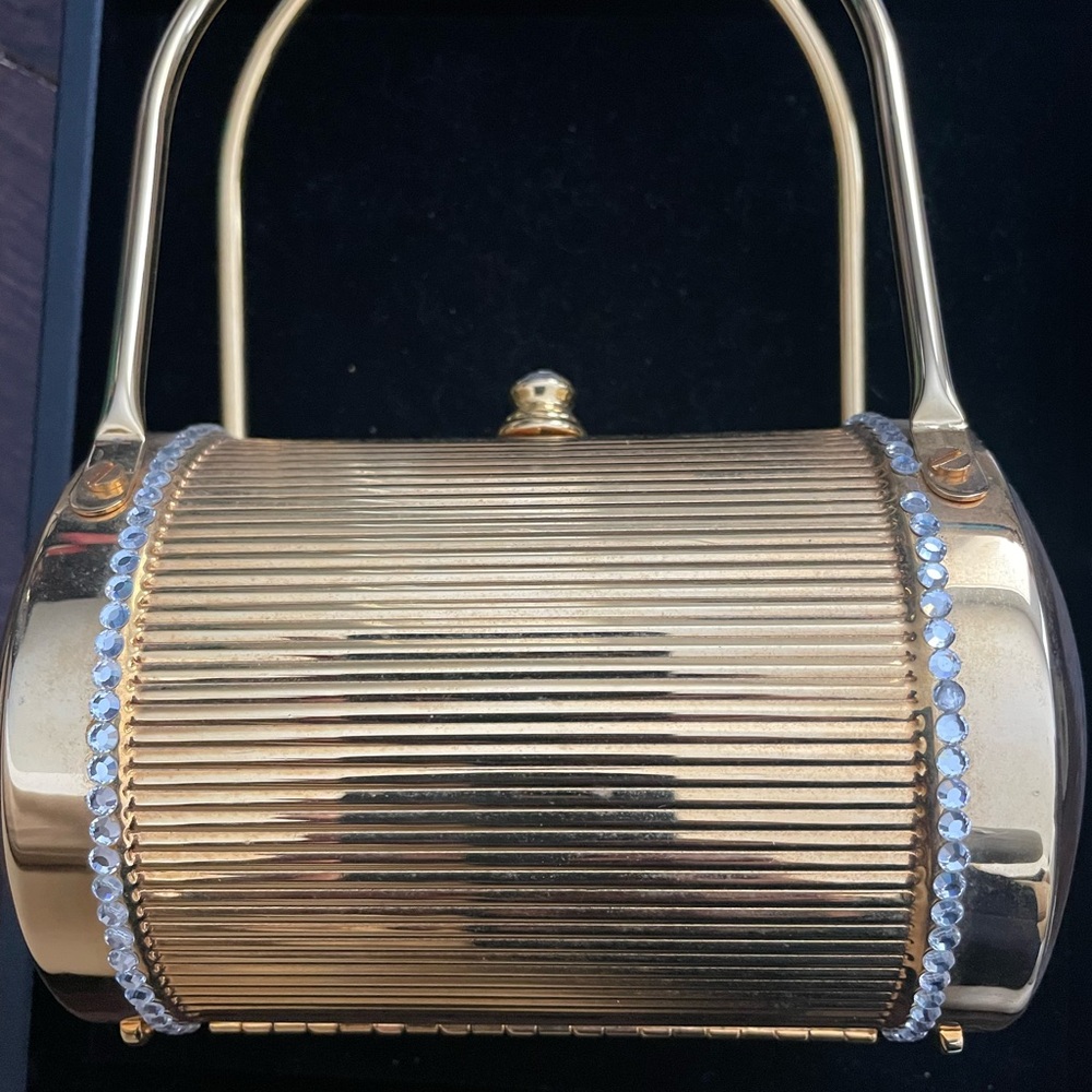 STUNNING METAL GOLD CLUTCH BAG